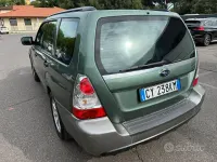 Usata Subaru Forester 158 CV (116 kW) 2006 Verde SUV