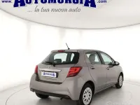 Usata Toyota Yaris Lounge 69 CV (50 kW) 2015 Beige Utilitaria