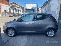 Usata Lancia Ypsilon Gold 69 CV (50 kW) 2015 Grigio Utilitaria