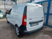 Gebraucht Dacia Dokker 102 PS (75 kW) 2017 Weiß Van / Kleinbus