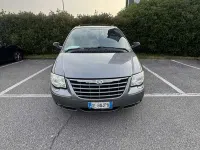 Usata Chrysler Voyager 150 CV (110 kW) 2007 Argento Monovolume