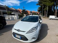 Usata Ford Fiesta 69 CV (50 kW) 2012 Bianco Utilitaria