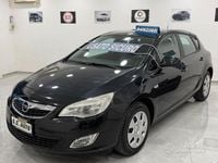 Usata Opel Astra Cosmo 100 CV (73 kW) 2012 Nero Berlina