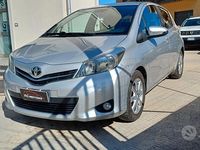 Usata Toyota Yaris Lounge 90 CV (66 kW) 2012 Grigio Utilitaria