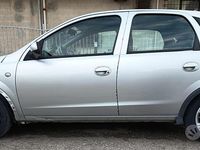 Usata Opel Corsa 69 CV (50 kW) 2005 Berlina