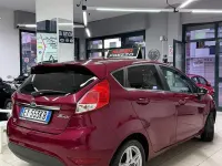 Usata Ford Fiesta Titanium 75 CV (55 kW) 2015 Rosso Utilitaria