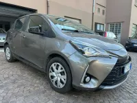 Usata Toyota Yaris Active 69 CV (50 kW) 2017 Grigio Berlina