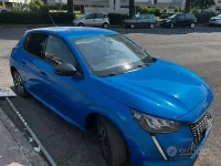 Usata Peugeot 208 101 CV (74 kW) 2023 Bluazzurro Utilitaria
