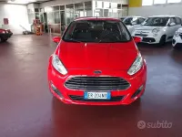 Usata Ford Fiesta Titanium 75 CV (55 kW) 2014 Rosso Utilitaria
