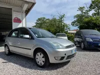 Gebraucht Ford Fiesta 68 PS (50 kW) 2005 Grau Kleinwagen