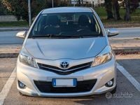 Usata Toyota Yaris 69 CV (50 kW) 2014 Grigio Utilitaria