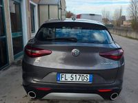 Usata Alfa Romeo Stelvio Executive 209 CV (153 kW) 2017 Grigio SUV