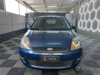 Usata Ford Fiesta Titanium 68 CV (50 kW) 2008 Blu Utilitaria