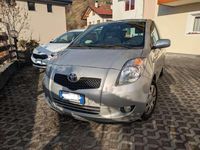 Usado Toyota Yaris Sol 87 CV (63 kW) 2007 Plateado Utilitario