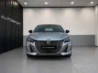 Usata Peugeot 208 Allure 102 CV (75 kW) 2025 Grigio Utilitaria