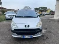 Usata Peugeot 1007 73 CV (53 kW) 2006 Argento Monovolume