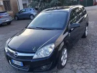 Usata Opel Astra Cosmo 125 CV (91 kW) 2008 Nero Station wagon