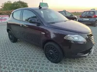 Usata Lancia Ypsilon Gold 80 CV (58 kW) 2014 Viola Utilitaria