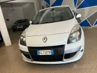 Usata Renault Scénic Luxe 110 CV (80 kW) 2011 Bianco Monovolume