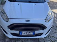 Usata Ford Fiesta Titanium 101 CV (74 kW) 2015 Bianco Berlina