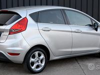 Usata Ford Fiesta Titanium 70 CV (51 kW) 2010 Grigio Berlina
