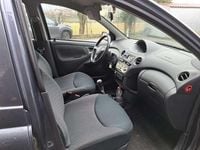 Usata Toyota Yaris 65 CV (47 kW) 2004 Grigio Utilitaria