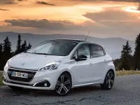 Usata Peugeot 208 Active 102 CV (75 kW) 2019 Bianco Utilitaria