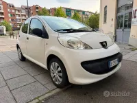 Usata Peugeot 107 68 CV (50 kW) 2007 Bianco Utilitaria
