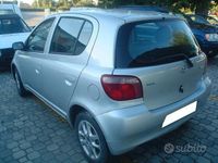 Begagnad Toyota Yaris Sol 68 HK (50 kW) 2000 Grå Sedan