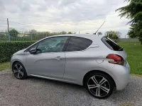 Usata Peugeot 208 GT-line 99 CV (72 kW) 2015 Argento Utilitaria