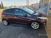 Usata Ford Fiesta 97 CV (71 kW) 2010 Rosso Berlina