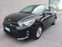 Usado Kia Rio 84 HP (61 kW) 2019 Preto Sedan