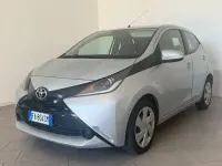 Usata Toyota Aygo X-wave 69 CV (50 kW) 2015 Argento Utilitaria