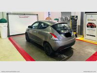 Usata Lancia Ypsilon Silver 69 CV (50 kW) 2022 Grigio Utilitaria