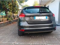 Begagnad Ford Focus 120 HK (88 kW) 2015 Grå Sedan