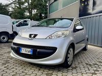 Usata Peugeot 107 68 CV (50 kW) 2005 Argento Utilitaria