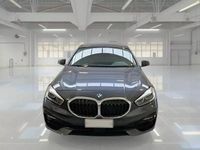 Usado BMW 118 Sport Line 136 HP (100 kW) 2021 Cinzento Citadino