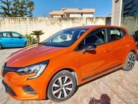 Usata Renault Clio V SE 67 CV (49 kW) 2023 Arancione Berlina