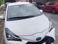 Usata Toyota Yaris Hybrid 65 CV (47 kW) 2019 Bianco Utilitaria