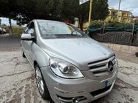 Usata Mercedes B200 140 CV (102 kW) 2011 Grigio Monovolume