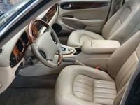 Usata Jaguar XJ8 Executive 284 CV (208 kW) 2001 Verde Berlina