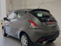 Usata Lancia Ypsilon 80 CV (58 kW) 2015 Grigio Utilitaria