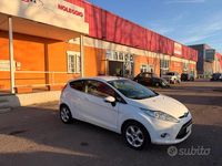 Usata Ford Fiesta 81 CV (59 kW) 2012 Bianco Utilitaria