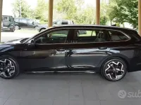 Usata VW Passat R-line 193 CV (141 kW) 2024 Nero Station wagon
