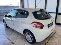 Usata Peugeot 208 Active 82 CV (60 kW) 2014 Bianco Utilitaria