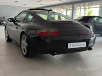 Begagnad Porsche 911 Carrera 301 HK (221 kW) 1999 Grå Sportkupé