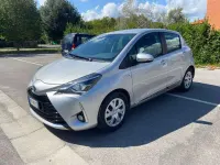 Usata Toyota Yaris Hybrid Active 73 CV (53 kW) 2020 Argento Berlina