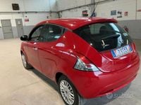 Usata Lancia Ypsilon Silver 69 CV (50 kW) 2017 Rosso Utilitaria