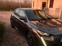 Usata Peugeot 208 Allure 101 CV (74 kW) 2023 Grigio Utilitaria