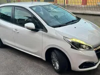 Usata Peugeot 208 Access 82 CV (60 kW) 2015 Bianco Utilitaria